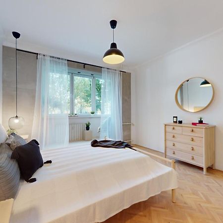 Modern 2 Bedroom Apt - Free Parking บราติสลาวา ภายนอก รูปภาพ