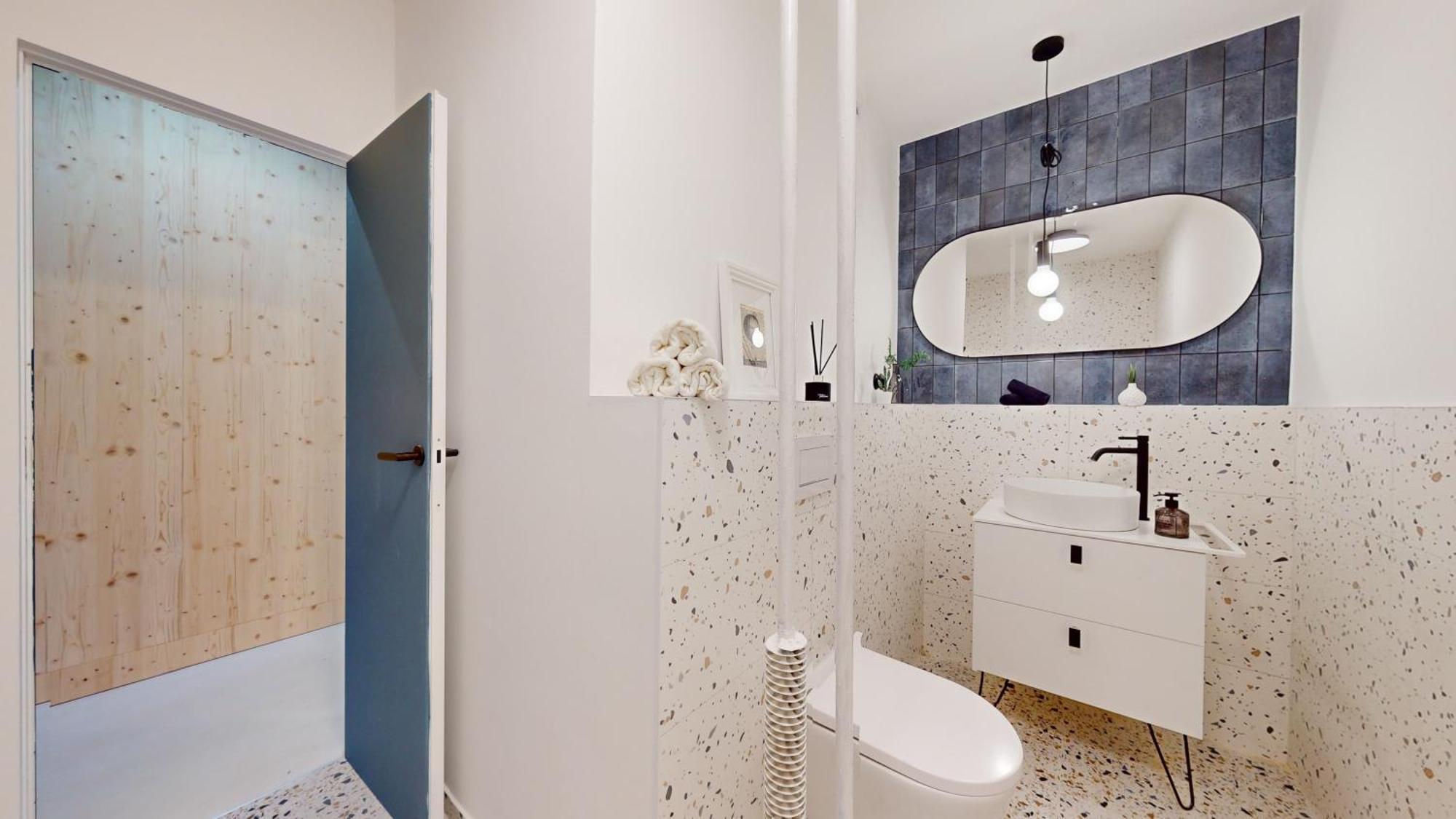Modern 2 Bedroom Apt - Free Parking บราติสลาวา ภายนอก รูปภาพ